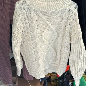 Super cute white pattern sweater✨❤️